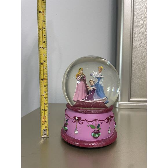 Disney Cinderella Musical Christmas Snow Globe – “We Wish You a Merry Christmas” - Picture 9 of 9